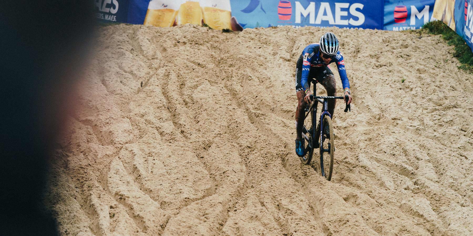 MAES Pils Official Partner de la Coupe du Monde Cyclo-cross UCI