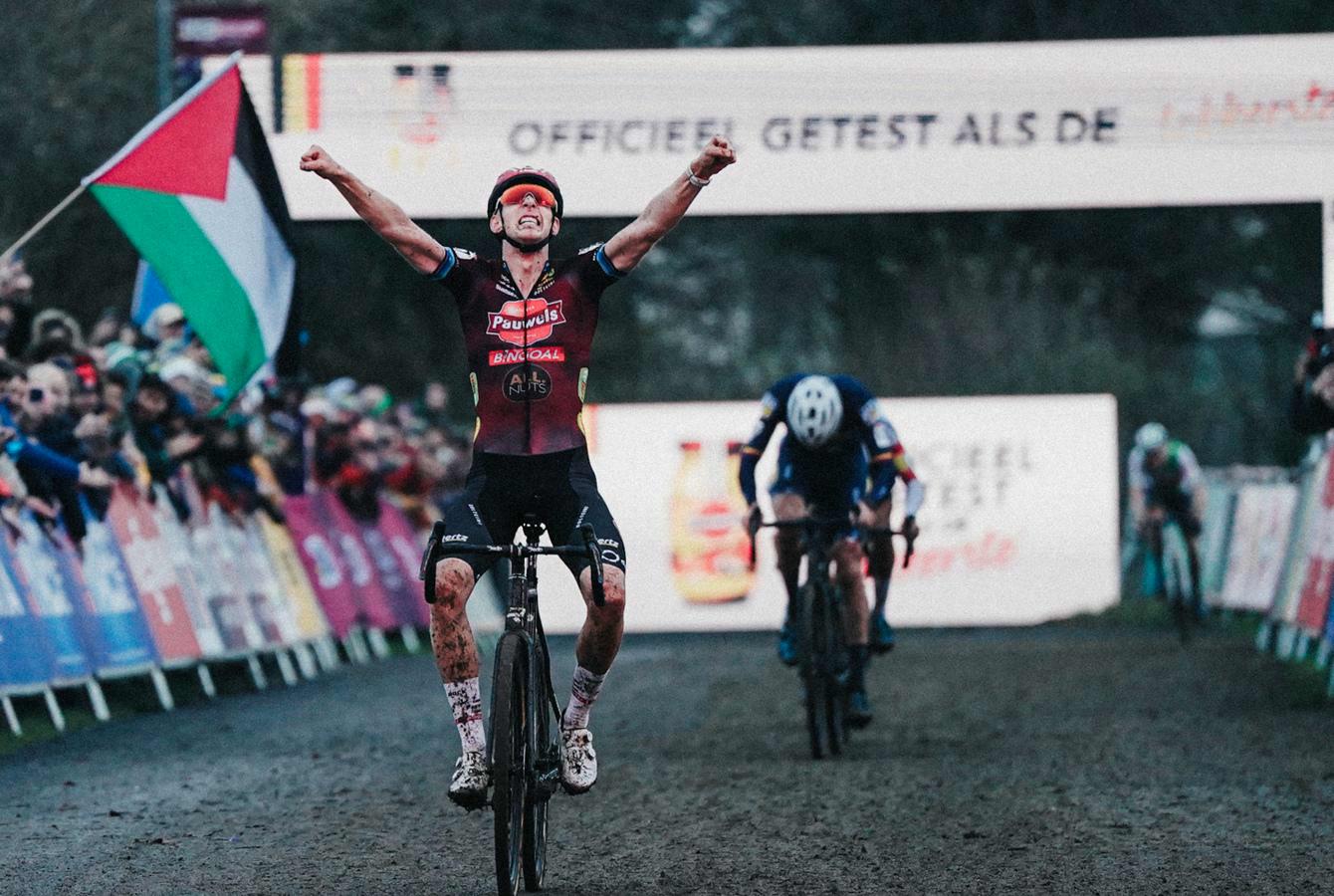 Michael Vanthourenhout s’impose à Dublin après un dernier tour passionnant