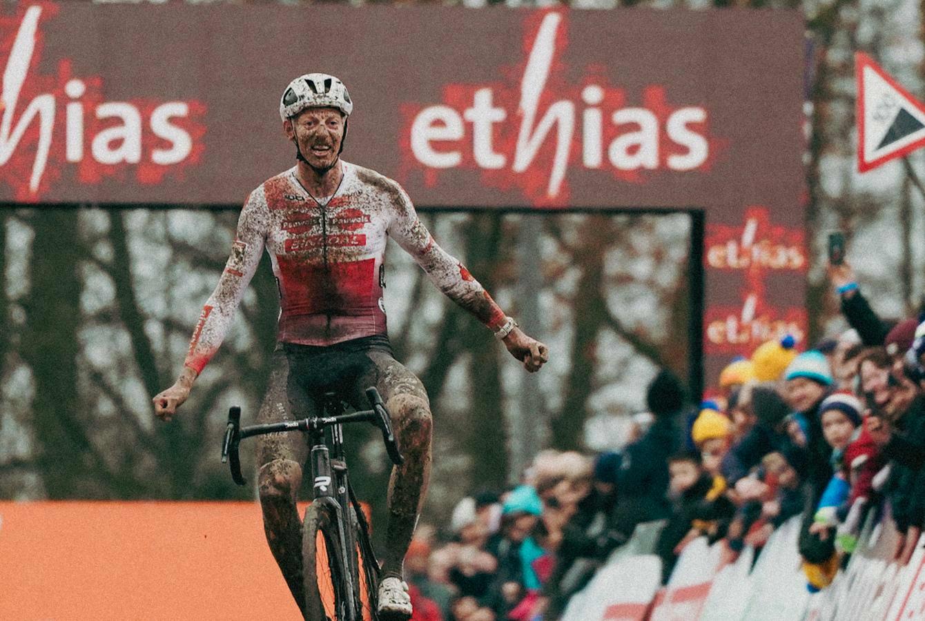 Vanthourenhout strengthens his lead in the World Cup after winning in Namur