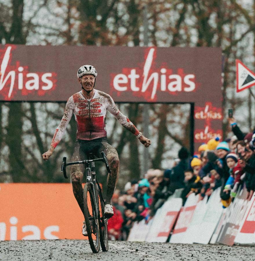 Vanthourenhout strengthens his lead in the World Cup after winning in Namur