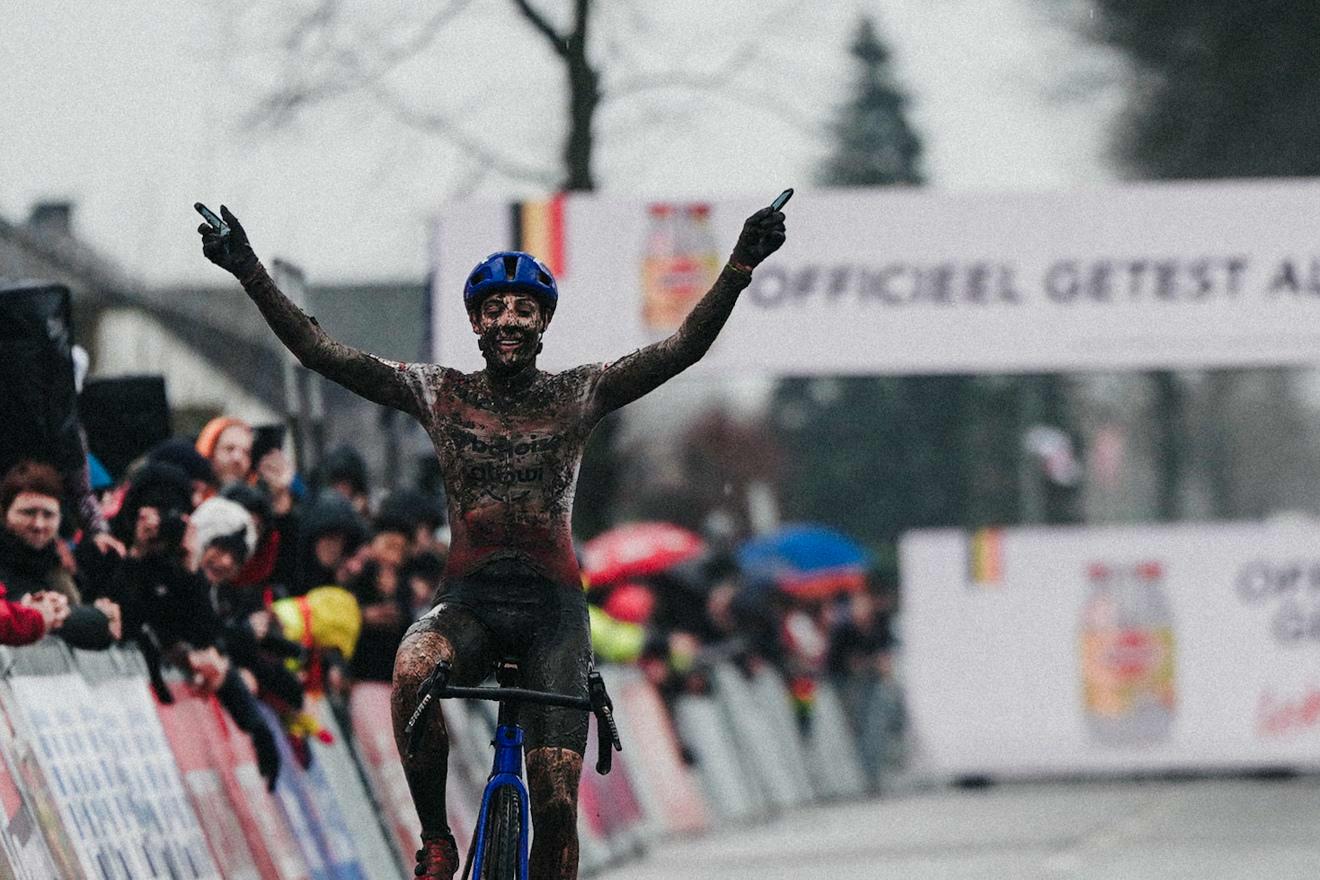 Lucinda Brand crowns herself queen of the mud in Dendermonde