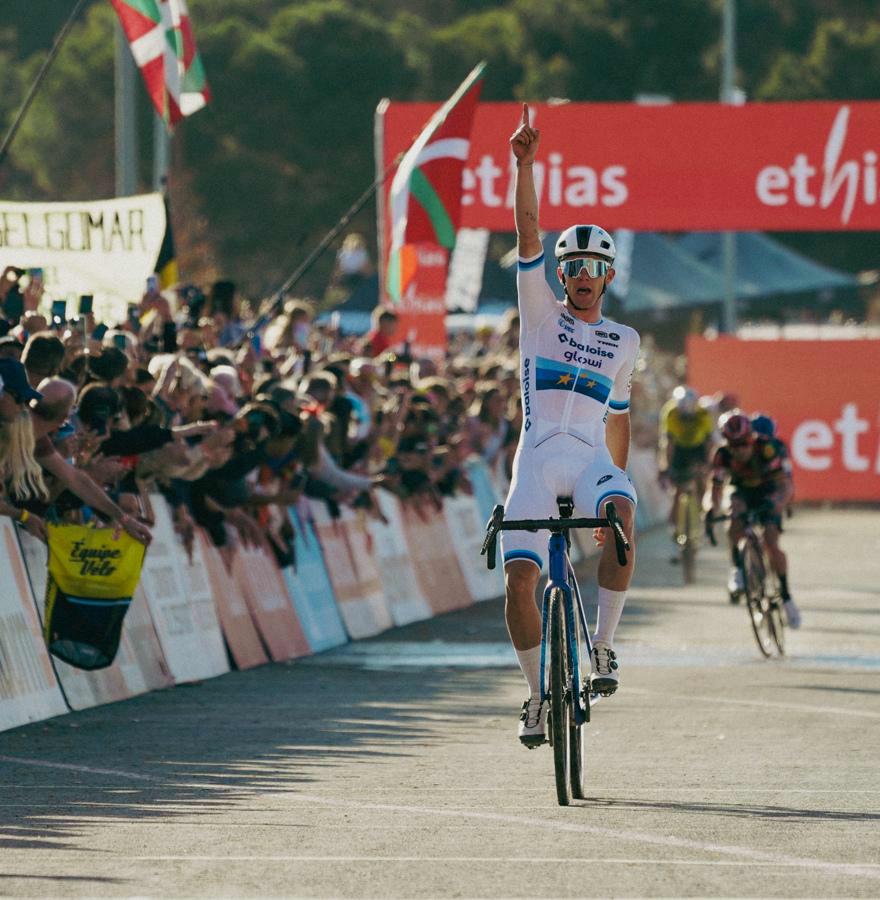 Nys s'élance vers la victoire à Benidorm